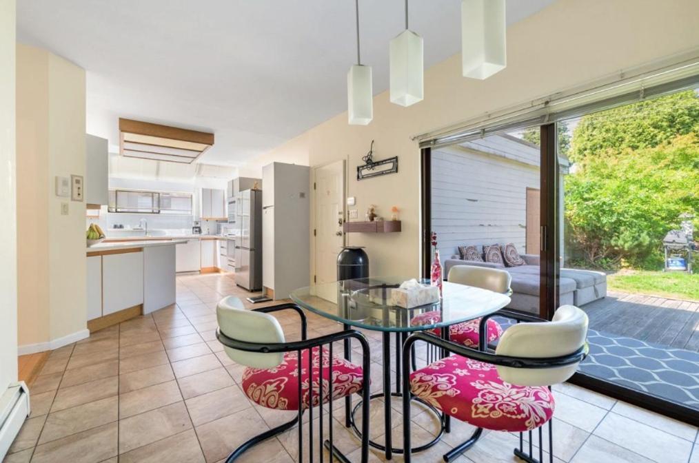 Stylish & Central Vancouver Retreat - Steps From Local Attractions! Apartment Exterior photo