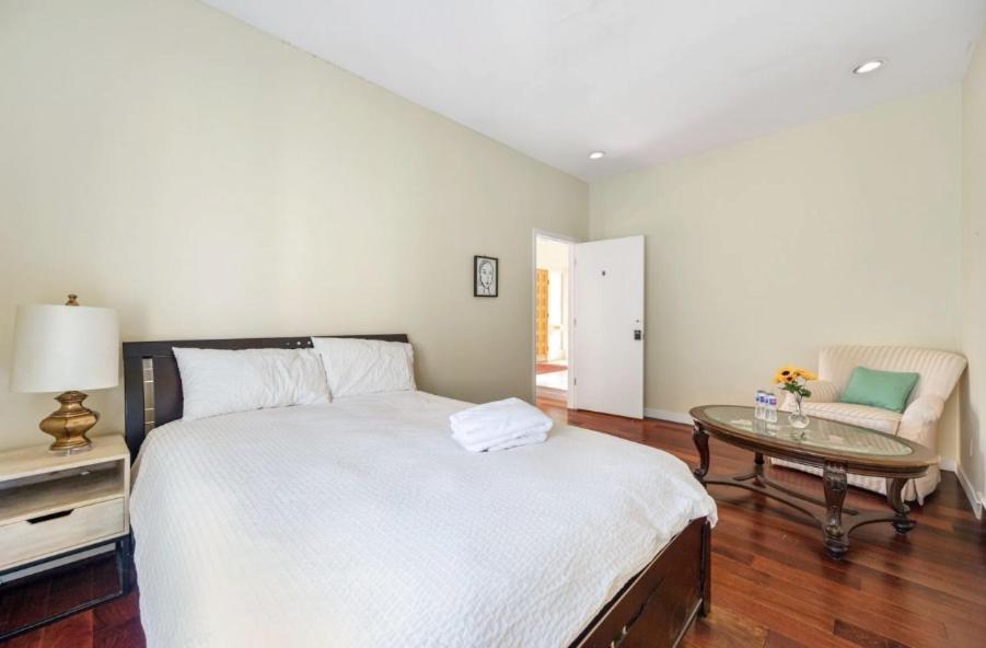 Stylish & Central Vancouver Retreat - Steps From Local Attractions! Apartment Exterior photo